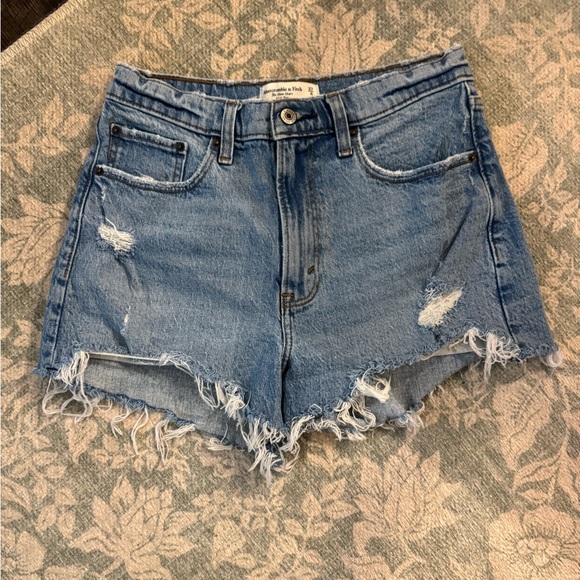 Abercrombie & Fitch - Curve Love High Rise Mom Short - Picture 10 of 11